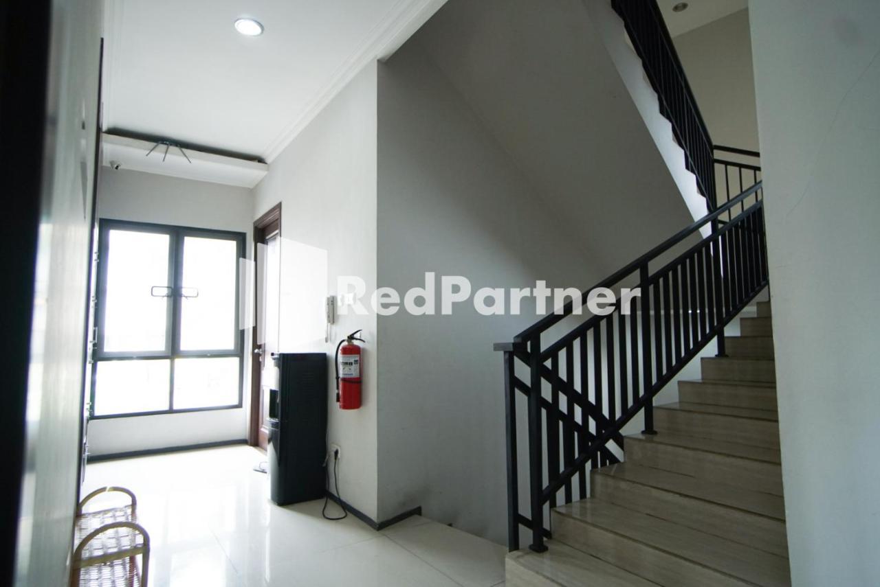 ホテル Toba Mansion Syariah Near Benhil Redpartner ジャカルタ エクステリア 写真