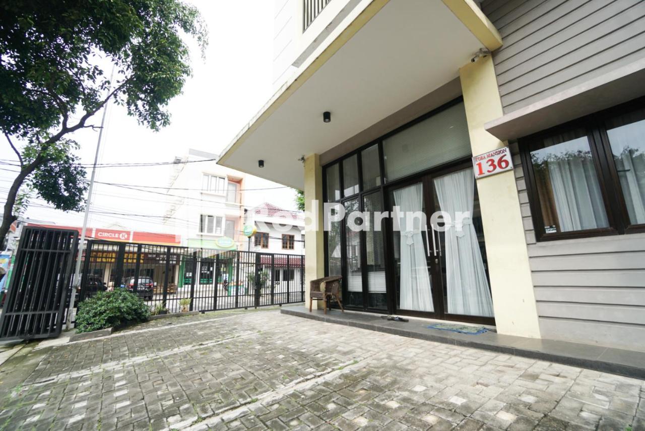 ホテル Toba Mansion Syariah Near Benhil Redpartner ジャカルタ エクステリア 写真