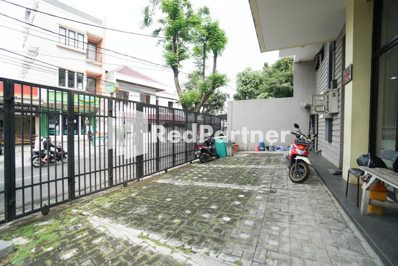 ホテル Toba Mansion Syariah Near Benhil Redpartner ジャカルタ エクステリア 写真